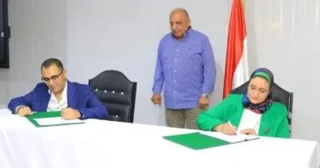 وزير الكهرباء يشهد توقيع عقد المنصة الرقمية للشبكة بين "نقل الكهرباء" و"نكسوس انالاتيكا"