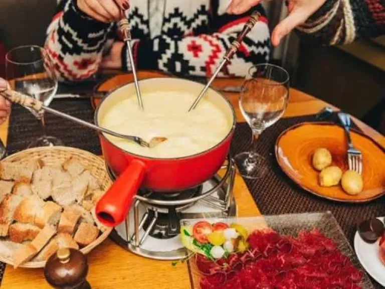 أشهر الأطعمة الشعبية في سويسرا