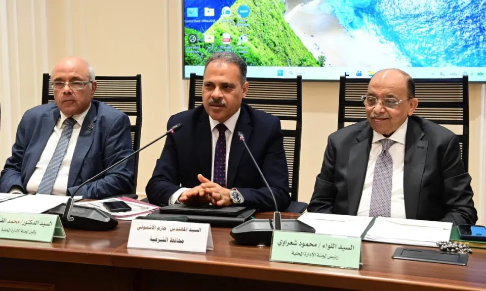 خلال الإجتماع 