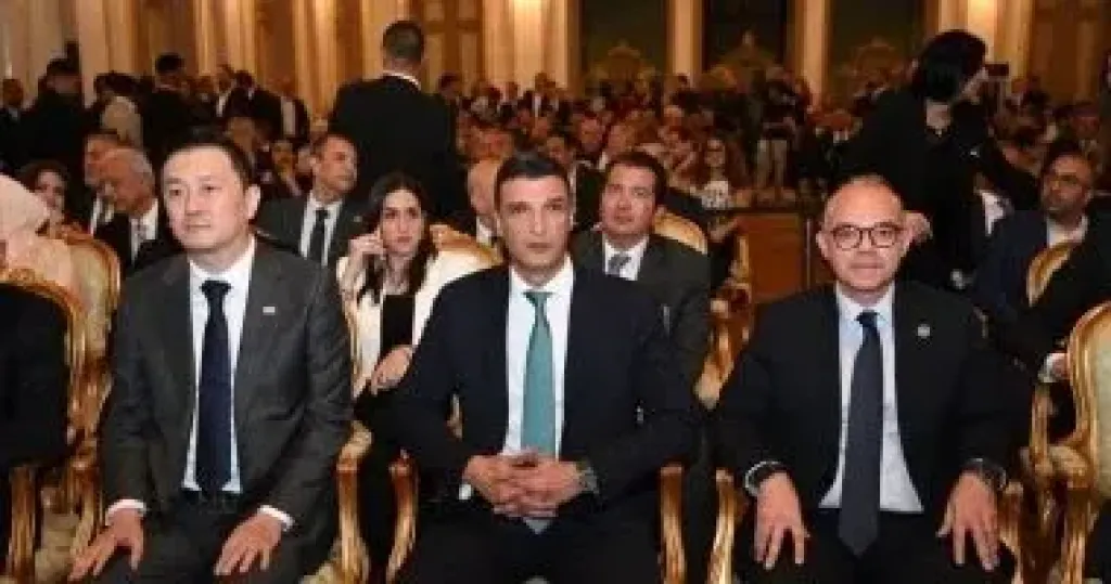 الدكتور محمد فريد صالح وزير الاستثمار والتجارة الخارجية وجانب من الاجتماع