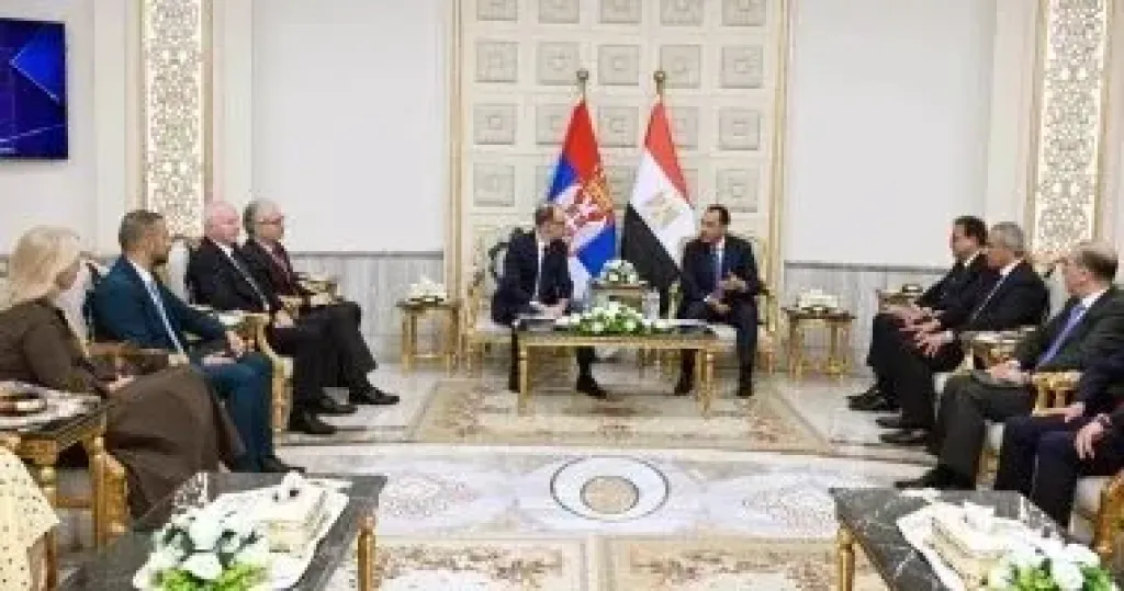 رئيس الوزراء يلتقي نظيره الصربي