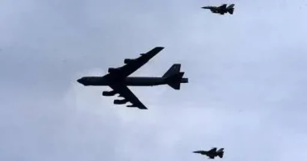 قاذفة بي 52 