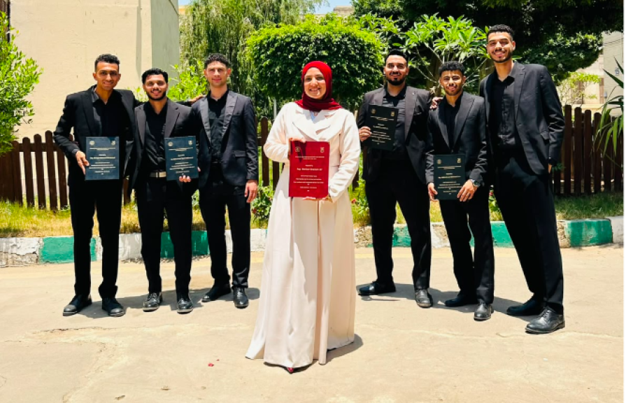 طلاب قسم الانتاج الحيوانى بزراعة القاهرة