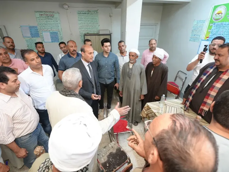 جانب من متابعه 