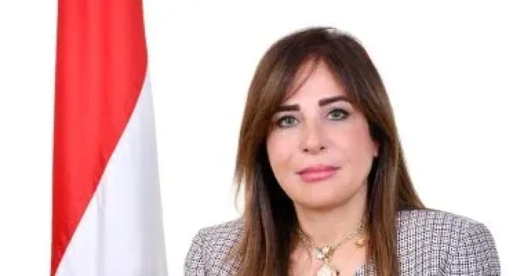 وزيرة الإسكان 