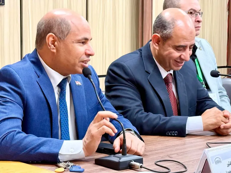 جانب من متابعه 