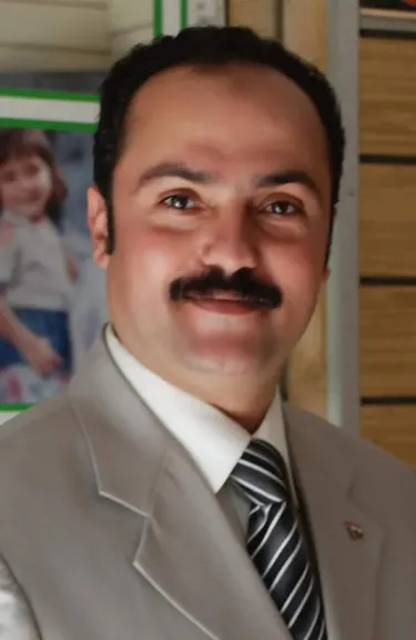 ياسر أبو فلوس