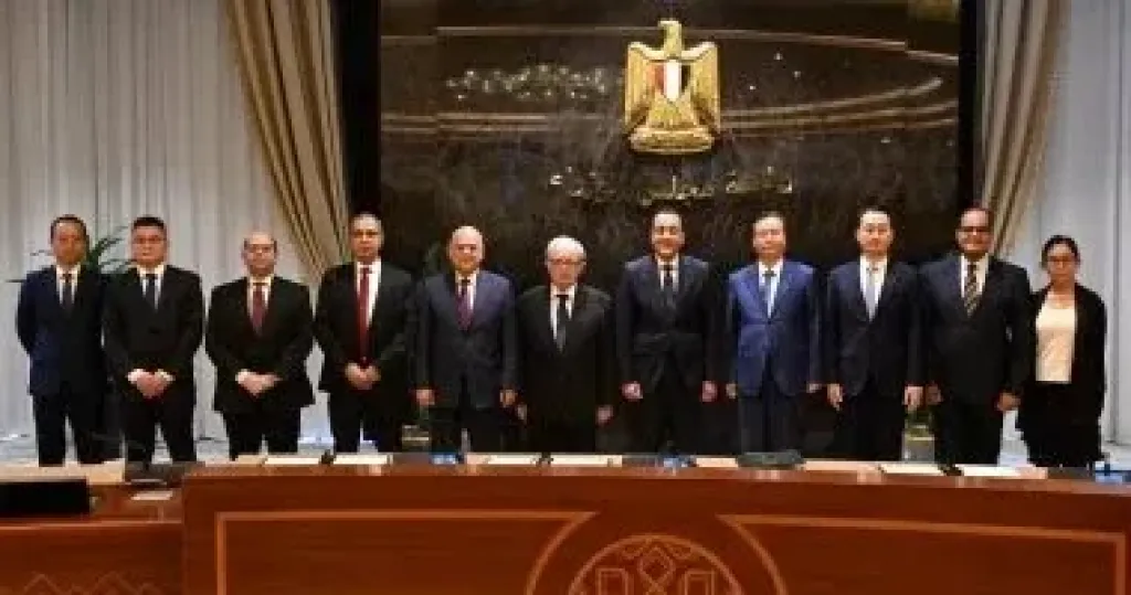 الدكتور مصطفى مدبولي رئيس مجلس الوزراء خلال التوقيع
