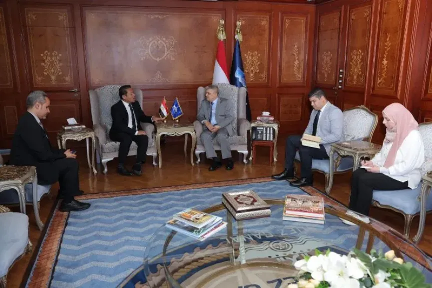 الفريق أسامة ربيع يبحث سبل التعاون المُشترك مع السفير الماليزي بالقاهرة