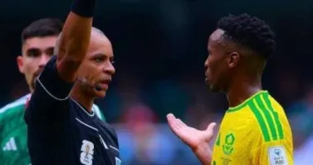 ثيمبا زواني لاعب جنوب أفريقيا