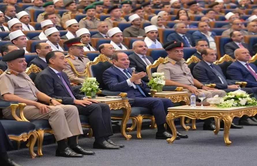 الرئيس السيسي يشهد حفل تخرج الدورة رقم (٣) 