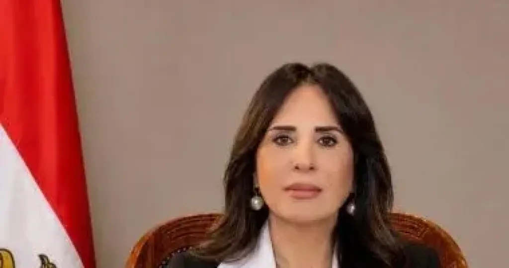 وزيرة الإسكان 
