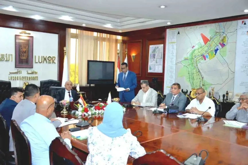 اجتماع المهندس عبد المطلب عمارة، محافظ الأقصر