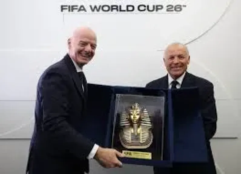 هانى أبوريدة مع انفانتينو