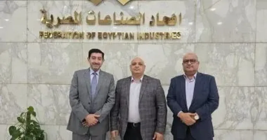 الدكتور هاني قداح المدير التنفيذي لغرفة صناعة الملابس الجاهزة وجانب من الاحتفالية