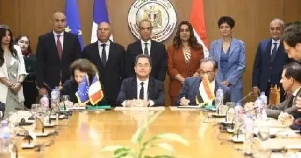 جانب من مراسم توقيع