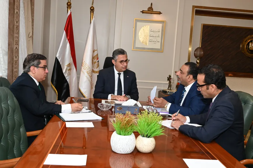 خلال الاجتماع 