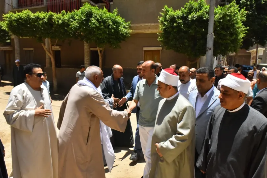 جانب من متابعه 