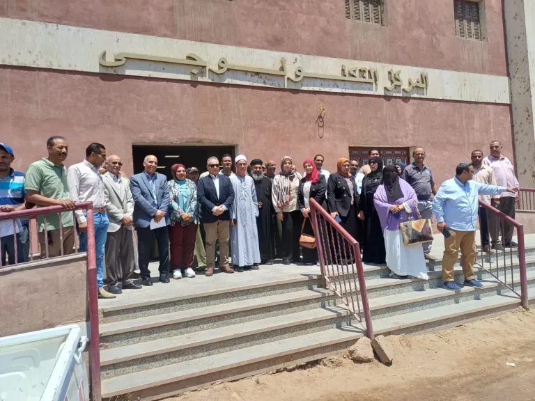 جانب من متابعه 