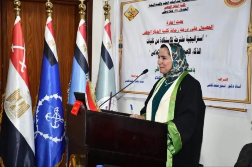 الزميلة فريدة موسى خلال مناقشة بحثها العلمي المتميز 