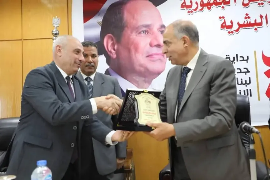 رئيس لجنة الاتصال السياسي بالوفد يشكر محافظ المنيا على دعم التعاون لخدمة المواطنين