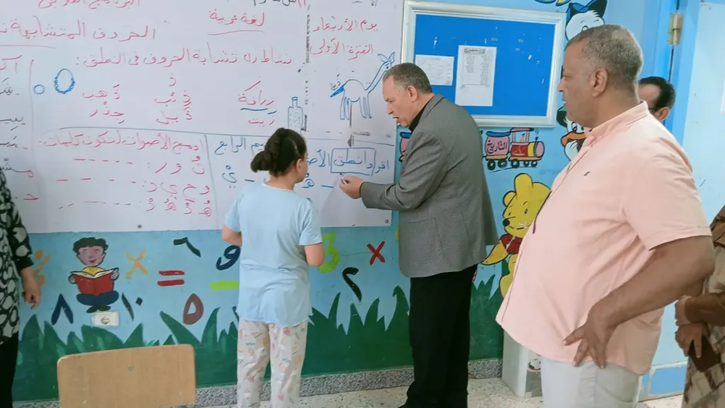 جانب من متابعه 