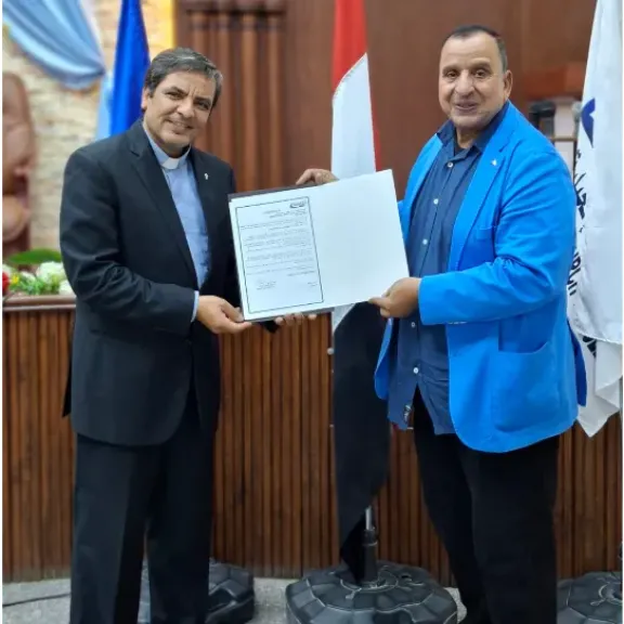 النائب عبد الحميد كمال يكرم القس جيمي وجيه