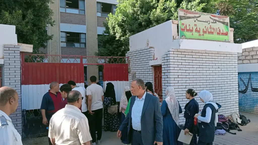 جانب من متابعه 