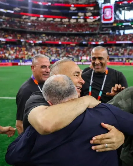 فرحة الجهاز الفنى لمنتخب مصر