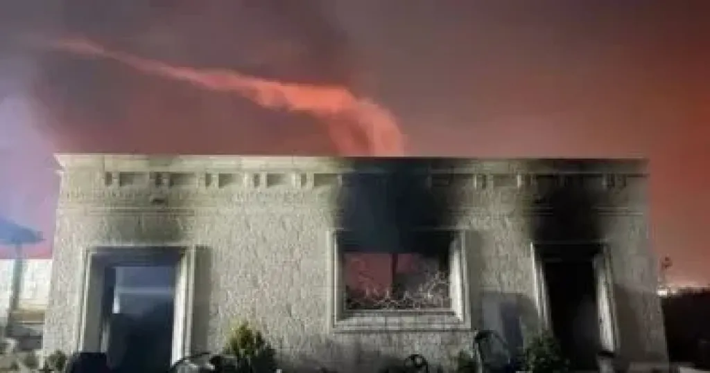 جانب من الحريق