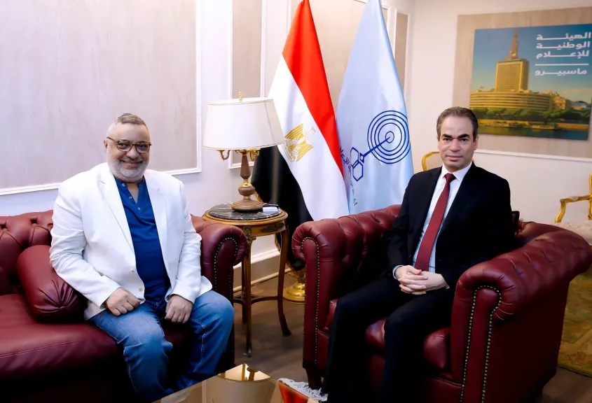 الكاتب أحمد المسلماني رئيس الهيئة الوطنية للإعلام مع السيناريست عبد الرحيم كمال