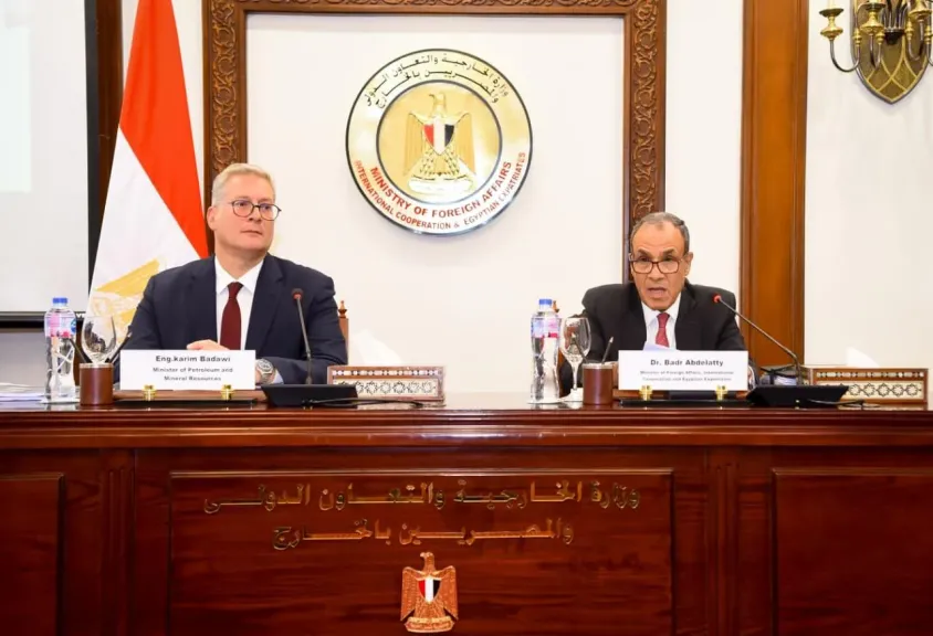 اجتماع وزيرا الخارجية والبترول مع ممثلي السفارات الأجنبية في مصر