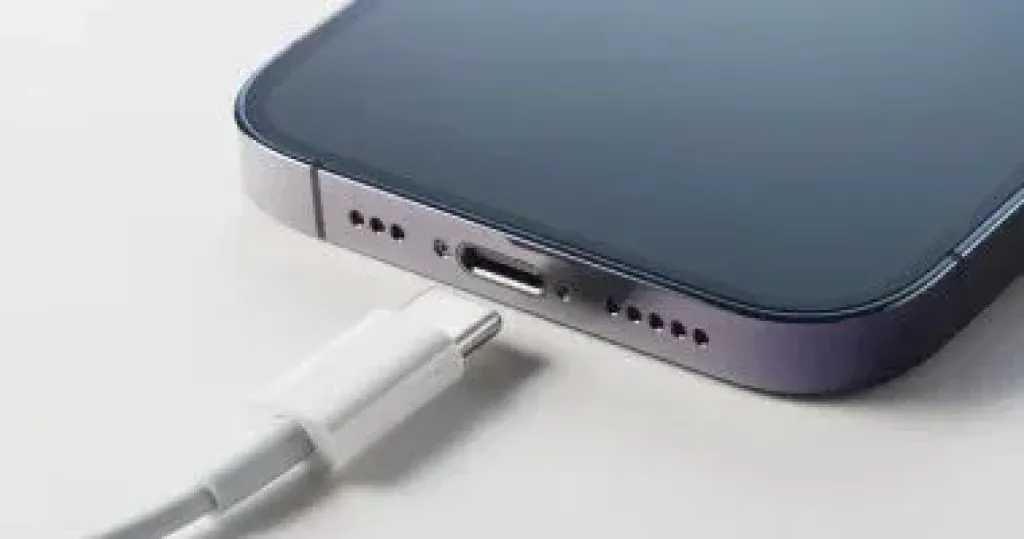 هل تشحن آيفونك بأقصى سرعة؟