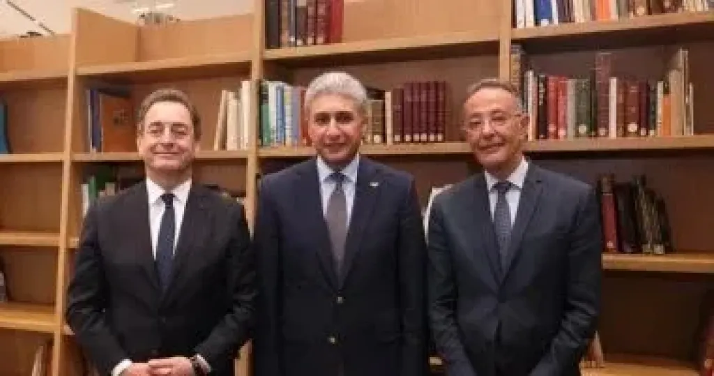 شريف فتحى وزير السياحة والآثار وجانب من افتتاح مكتبة المتحف المصرى الكبير