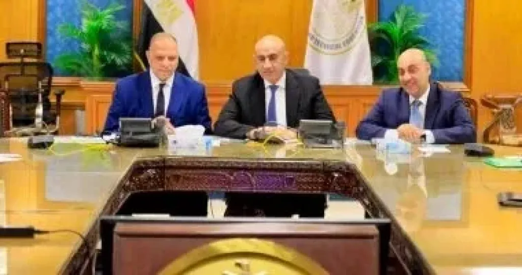 وزير التعليم ونائبه ورئيس امتحانات الثانوية العامة بغرفة العمليات