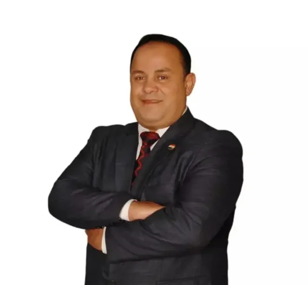 الإعلامي علاء ثروت خليل