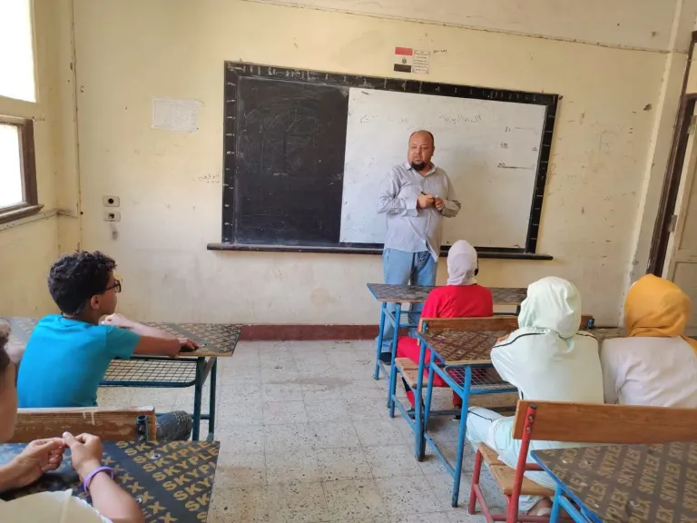 جانب من متابعه 