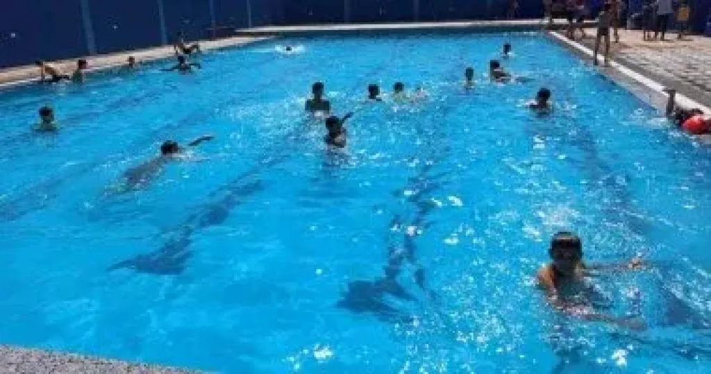 حمام سباحة