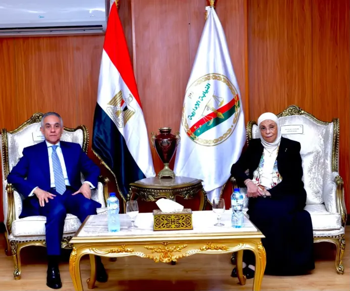 وزير العدل يهنئ رئيسة هيئة النيابة الإدارية بمناسبة توليها منصبها الجديد