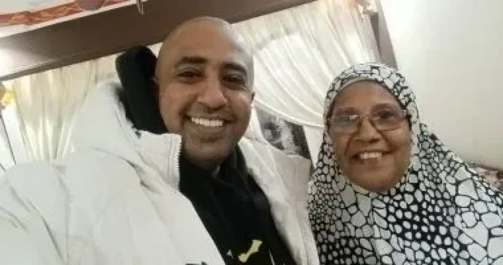 محمد اوتاكا ووالدته