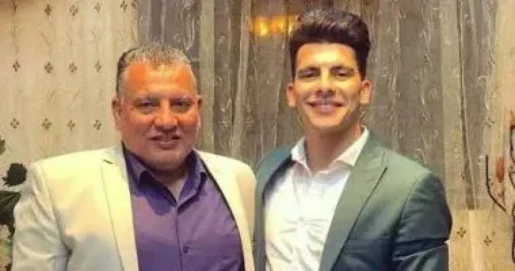 زيزو لاعب الأهلى مع والده