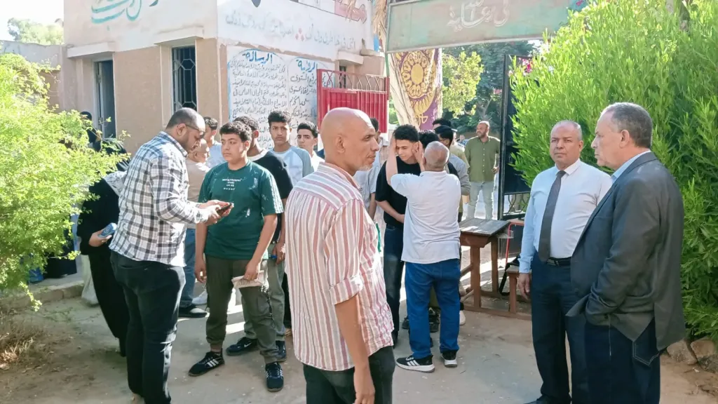 جانب من متابعه 