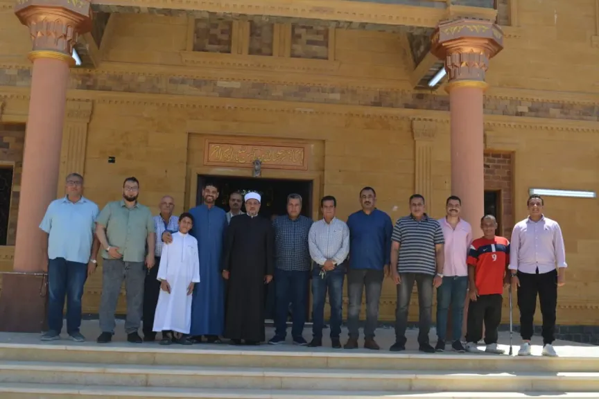 جانب من متابعه 