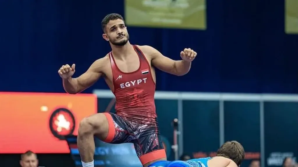 مصطفى حسين بطل منتخب المصارعه