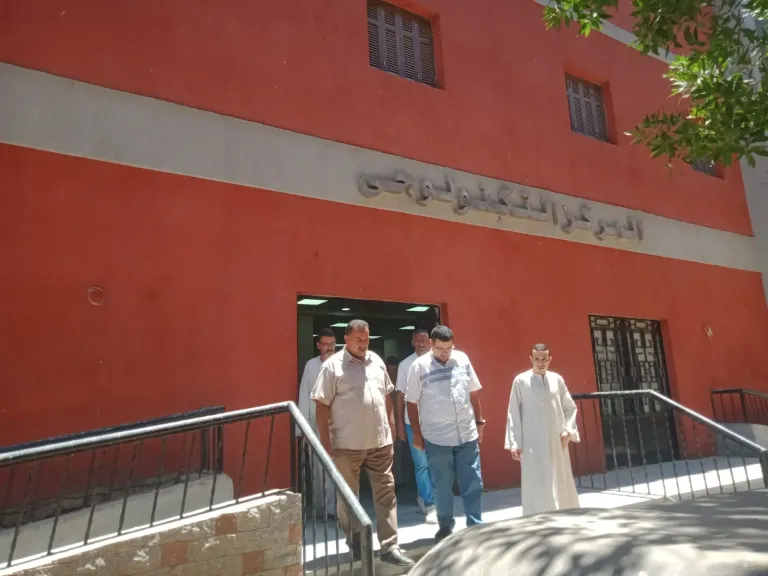 جانب من متابعه 