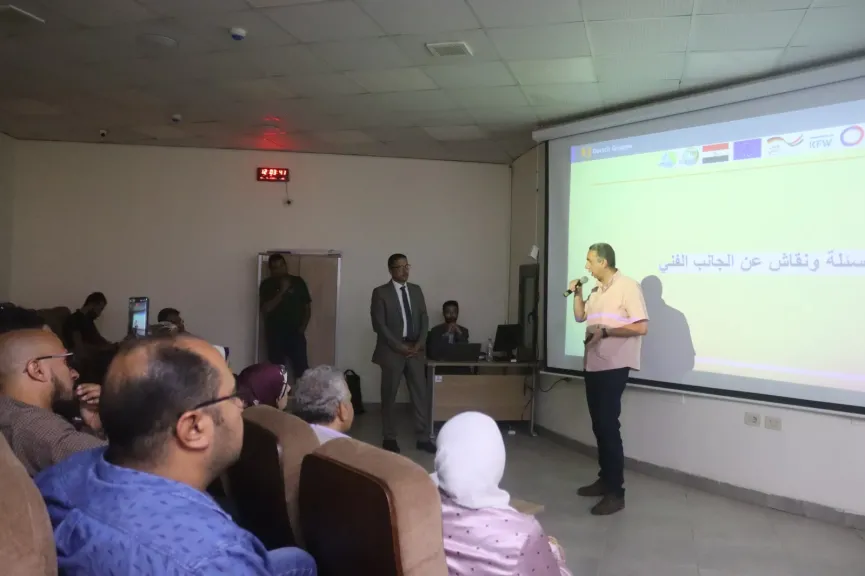جانب من متابعه 