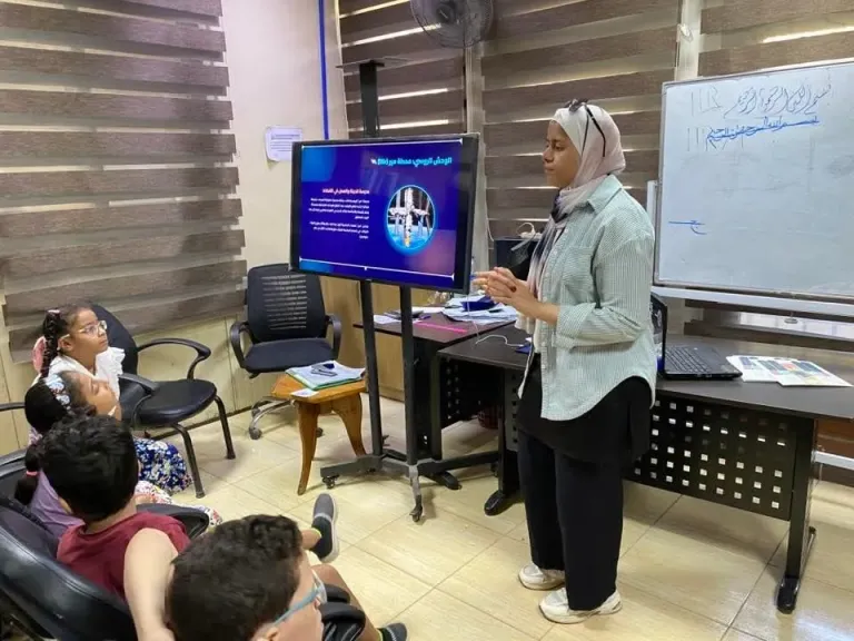 جانب من متابعه 