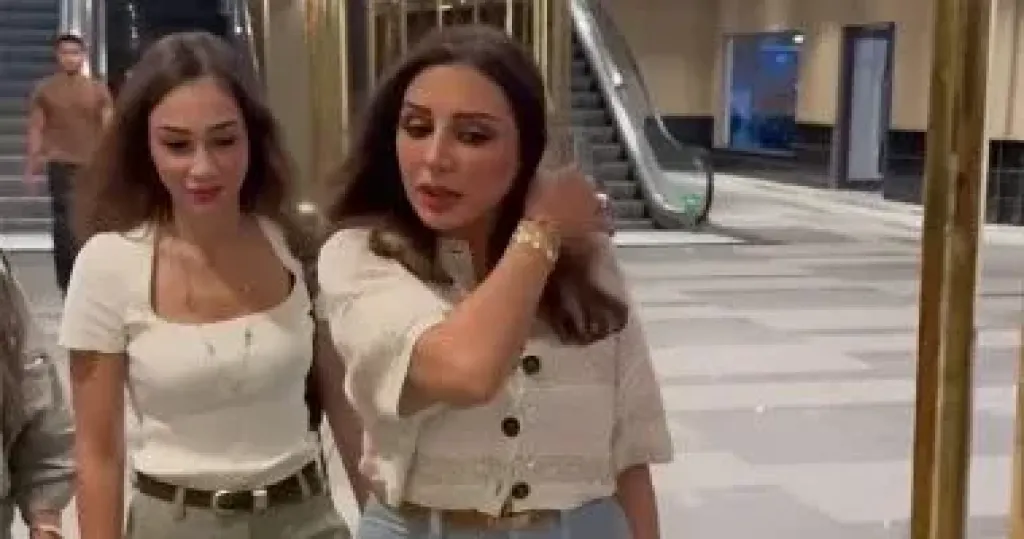 انغام ومديرة اعمالها راندا رياض