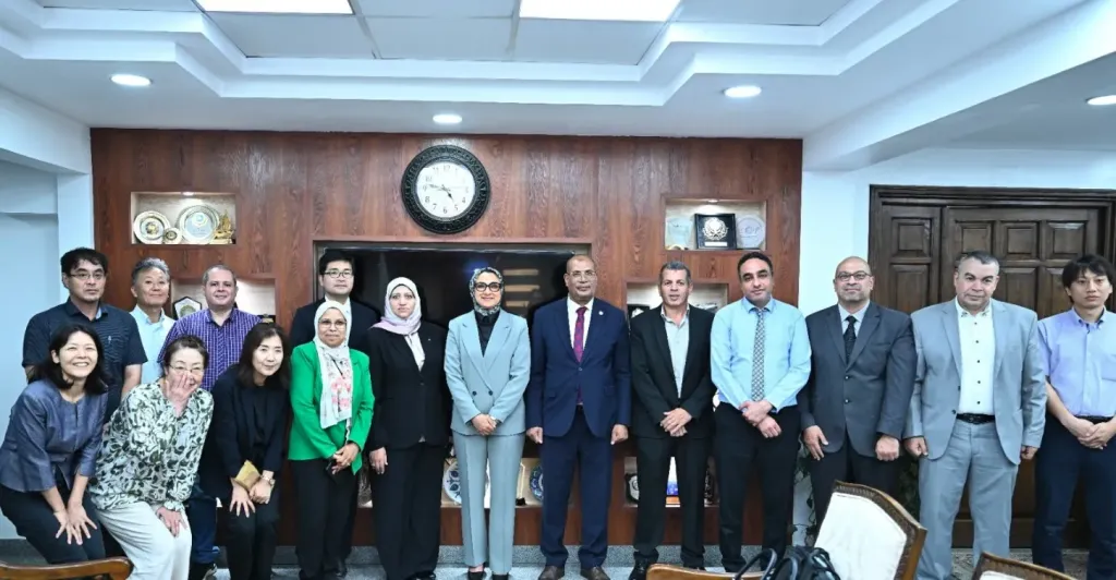 رئيس هيئة الاستشعار ومحافظ الوادي الجديد خلال الاجتماع