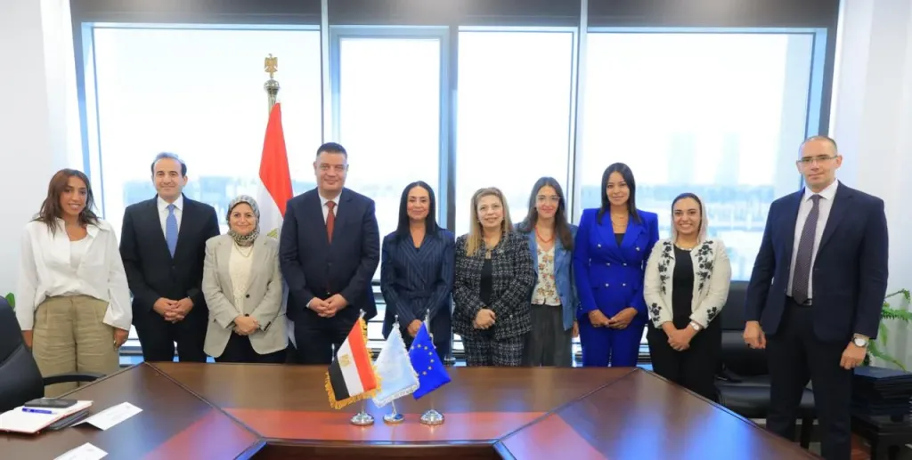 وزيرة التضامن  تشهد توقيع بروتوكولات تعاون بين صندوق دعم الصناعات الريفية والبيئية و ”12” جمعية ومؤسسة أهلية